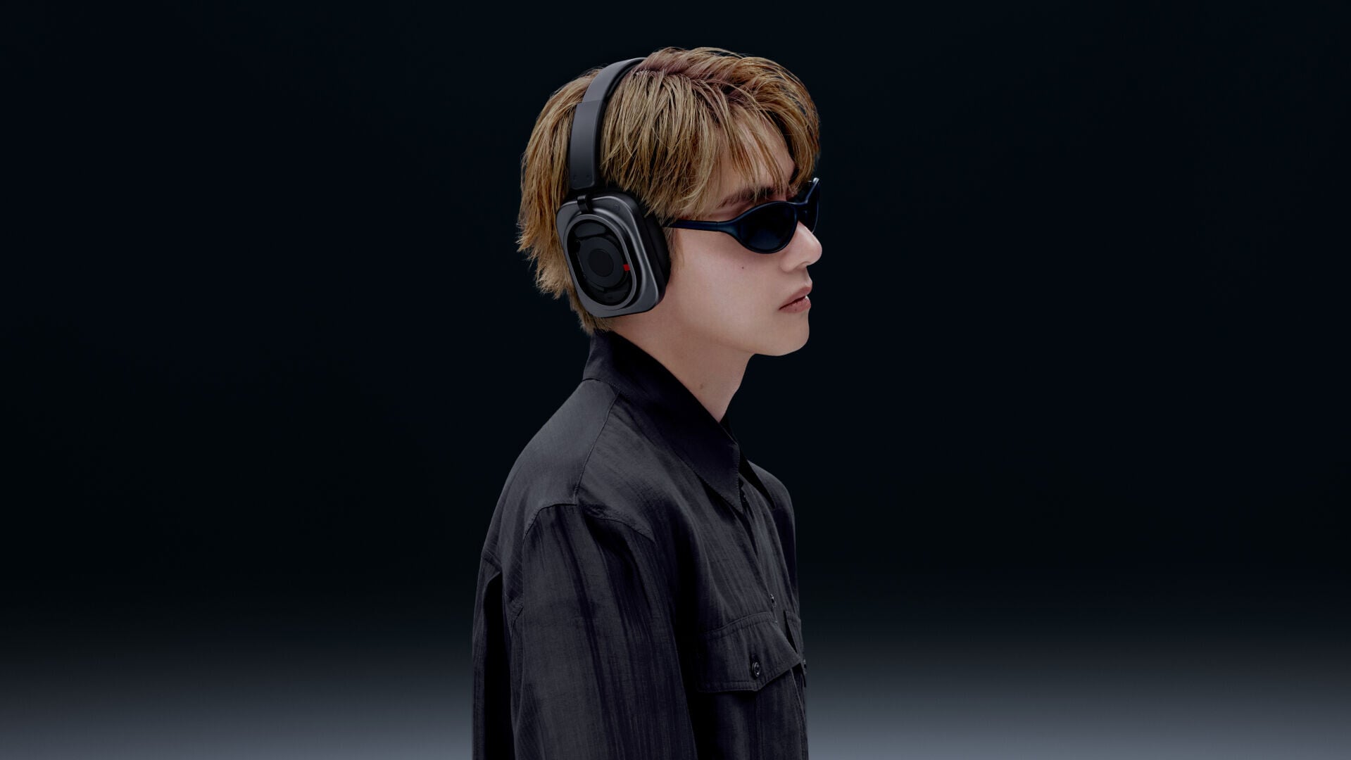 Nothing Headphone (1) Pro頭戴式耳機設有黑白兩色。
