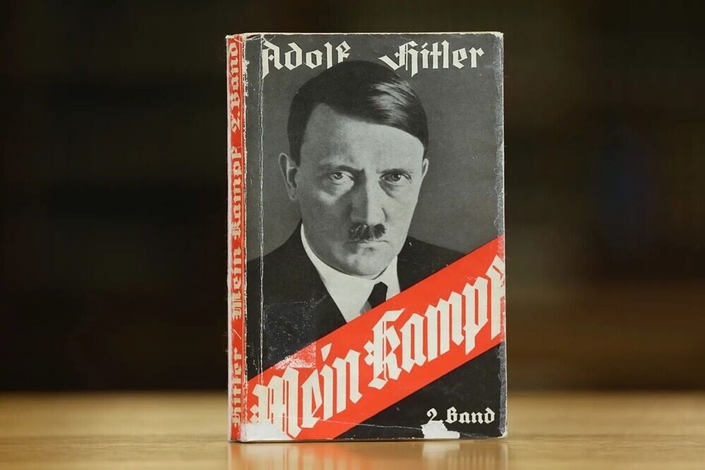 「奧地利畫家」的後備選名「我的奮鬥」(My Struggle)是希特拉自傳《Mein Kampf》的英文譯名。(X)