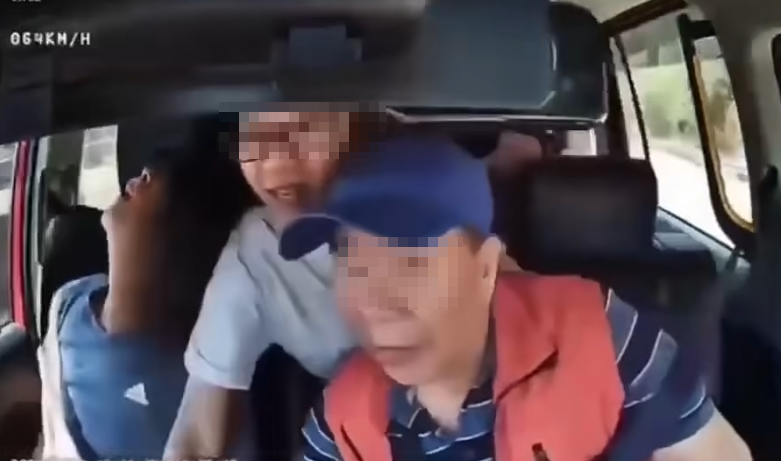 的士沿呈祥道行駛,66歲男司機突感不適暈倒,車CAM拍到「生死時速」經過。(車cam L(香港群組)fb)