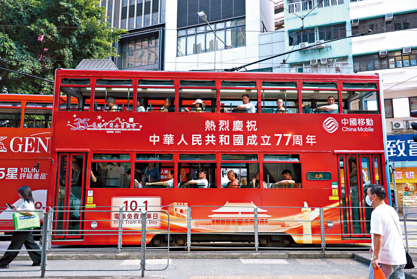 全線電車今日免費乘搭。(林俊源攝)