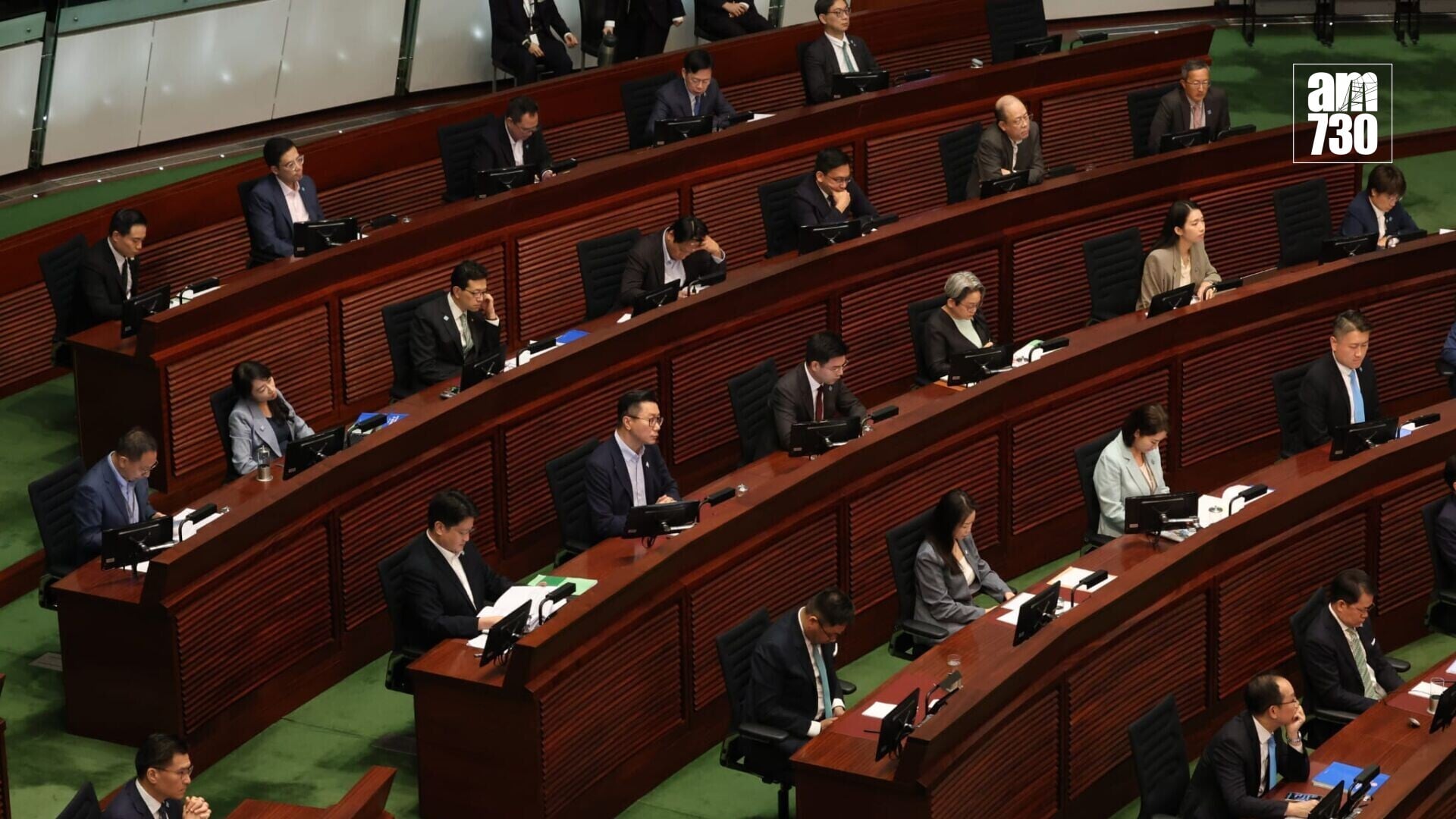 行政長官李家超今日就香港首份五年規劃及施政報告，出席立法會交流答問會（周令知攝）