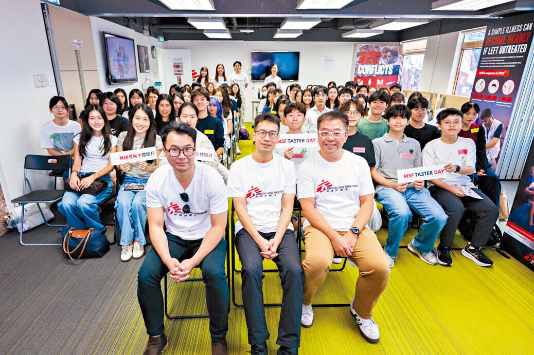 近70名本港醫科或護理學學生參與今年的「無國界醫生體驗日」。在3位組織救援人員帶領下，參加者體驗在前線工作使用的醫療護理技巧。(無國界醫生圖片)