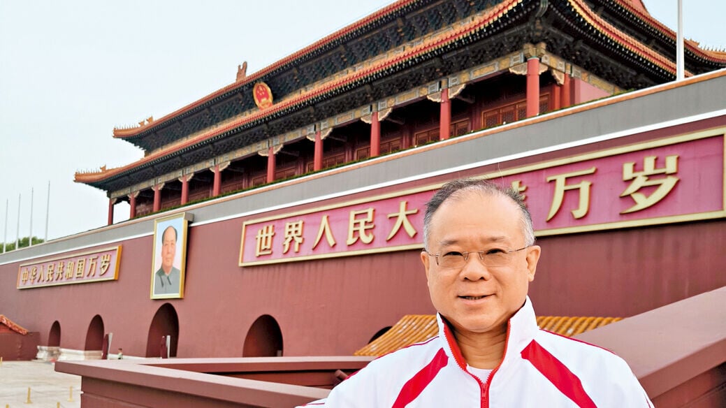 筆者於天安門城樓觀禮台上。