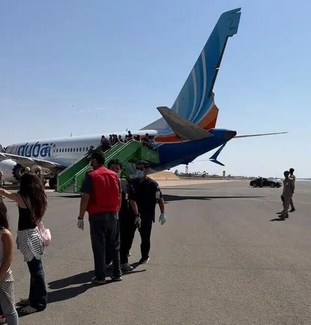 杜拜航空劫機案|乘客拍下飛機傾斜搖晃驚叫聲四起 阿曼籍機師為宗教極端分子拒與女性握手(有片)
