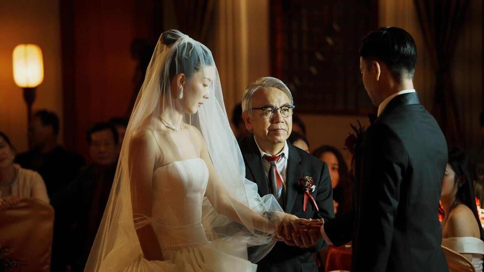 余香凝、田啟文在《雙囍》飾演的父女情深圈粉無數,兩人承諾破億親自來台謝票。(圖/水花電影 提供)