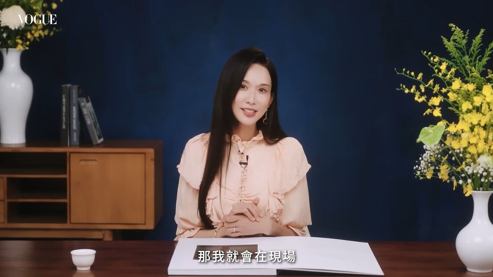 51歲林志玲日前登上時尚雜誌《VOGUE》十月號封面,在影片中淡妝示人