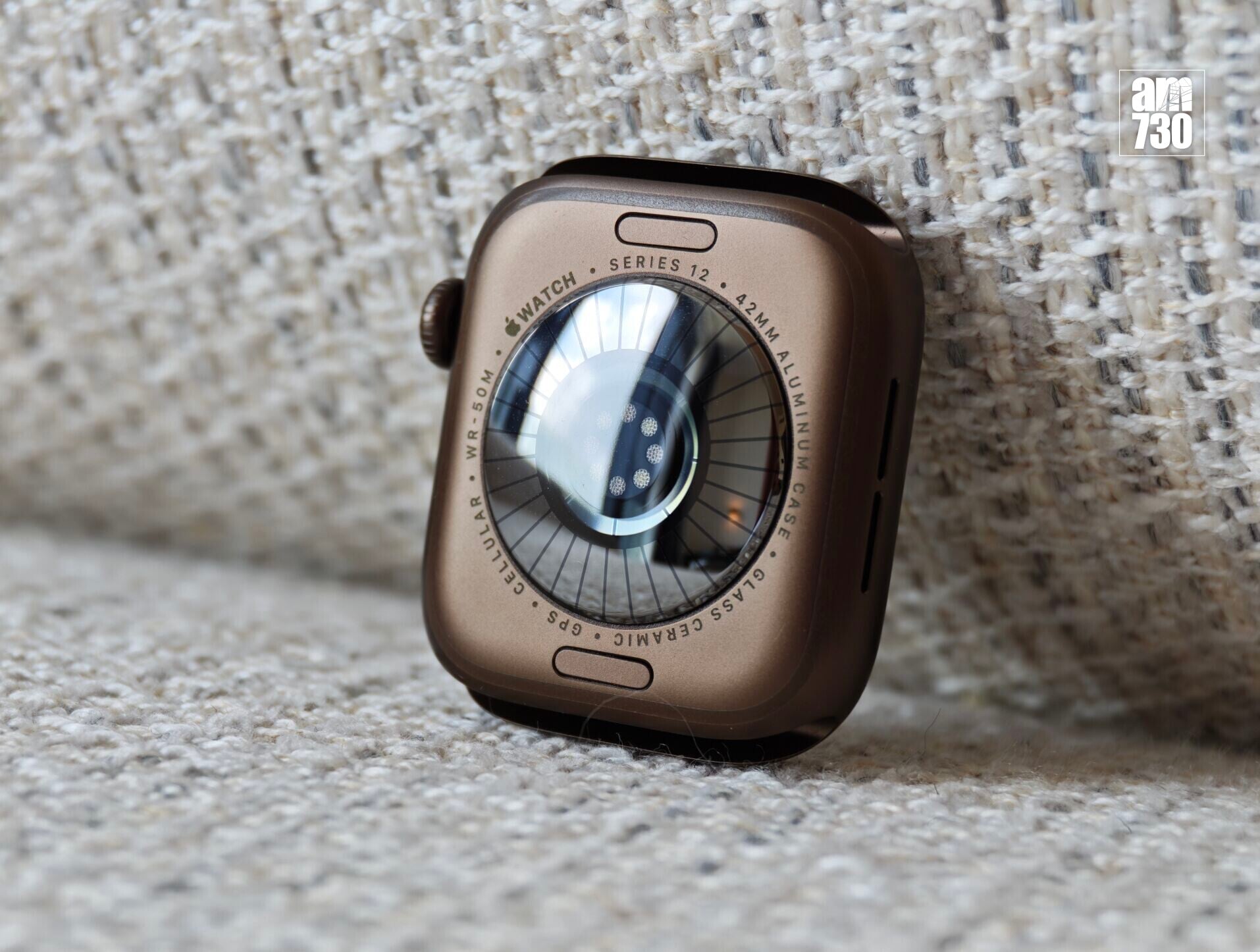 Apple Watch Series 12改良光學和電子感測器,採用更大和更具能源效益的綠色LED。