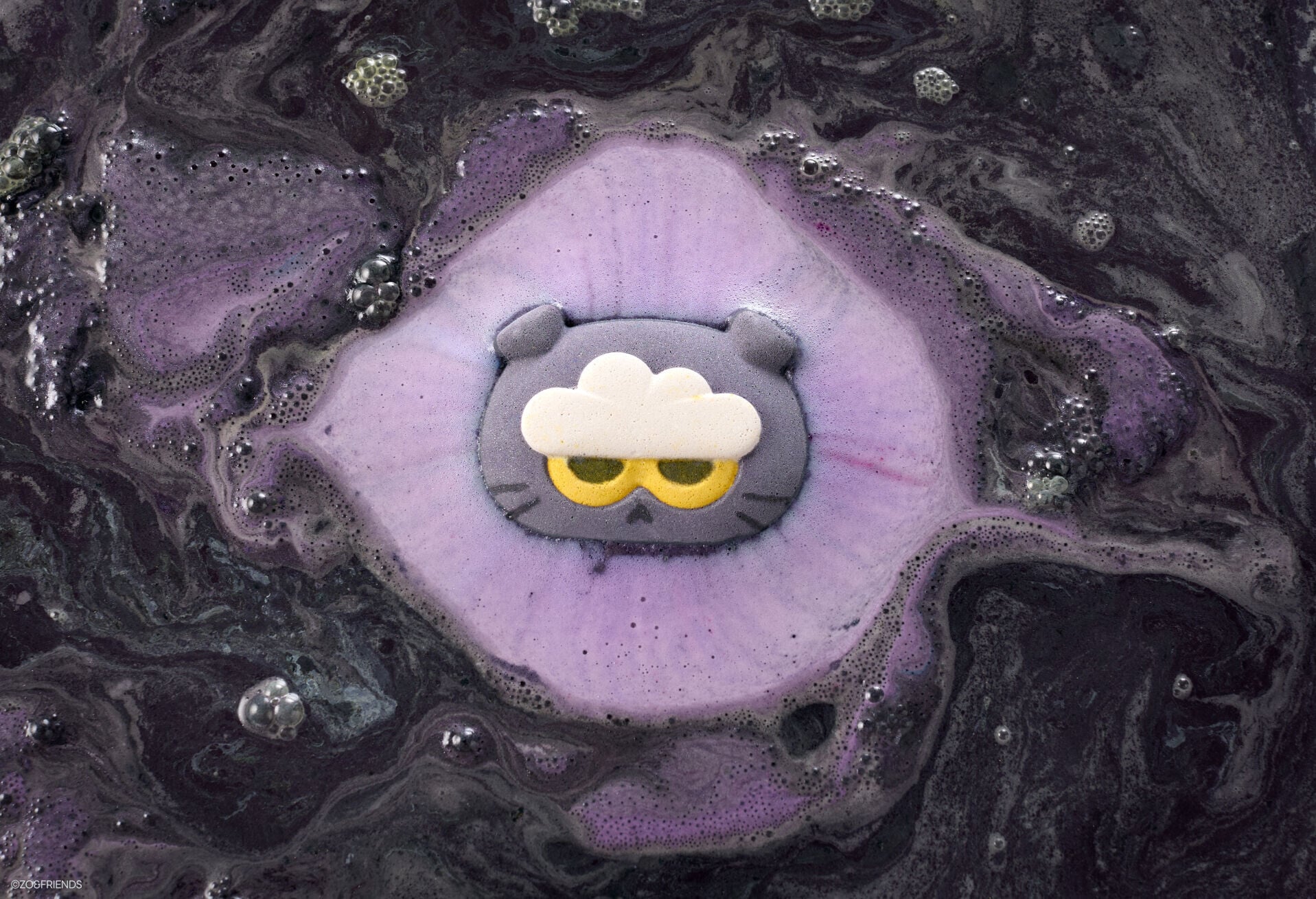 LUSH LUSHxZONFRIENDS Cloud Cat Zoa Bath Bomb Hero Shot 7