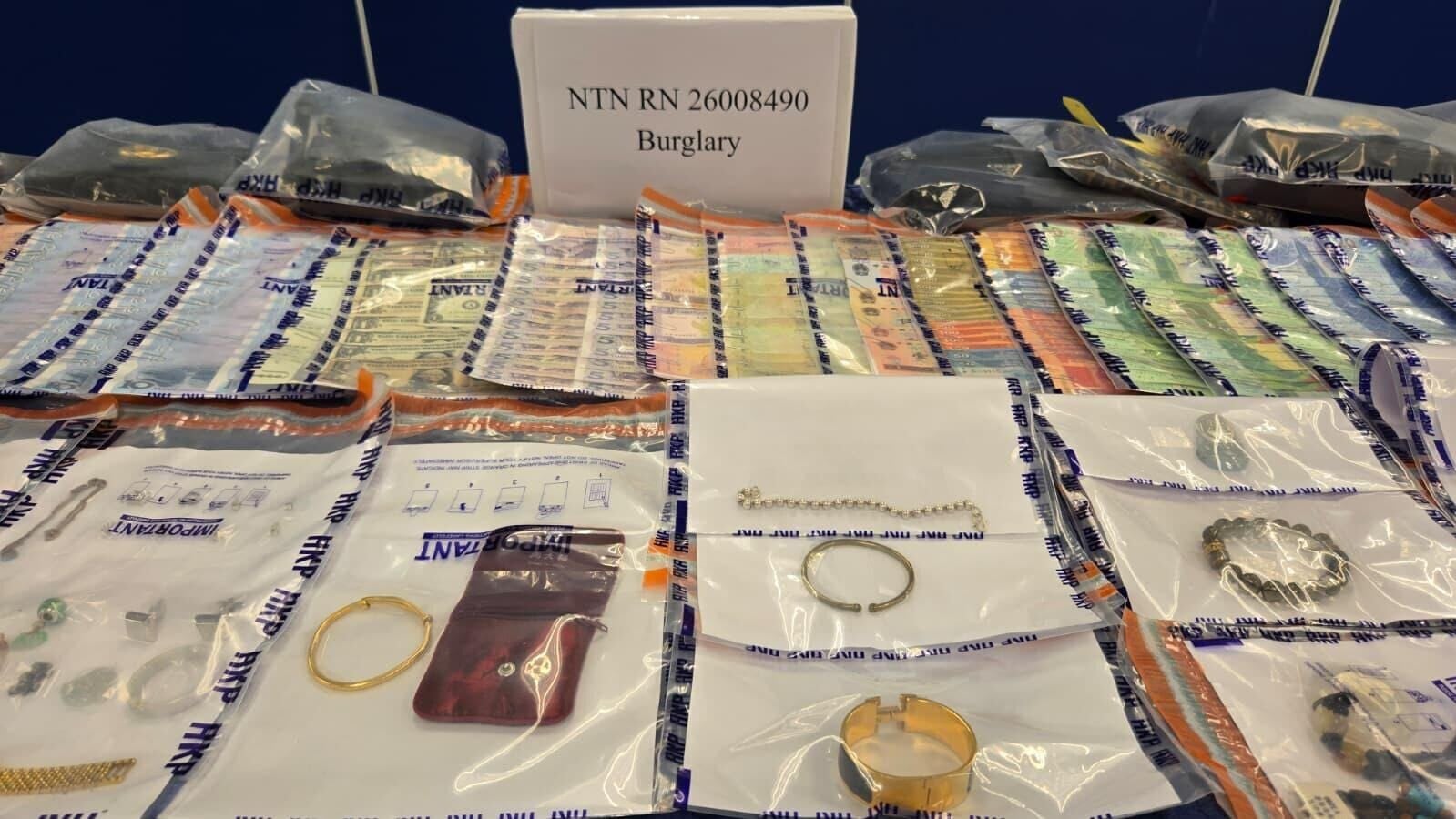 警方搗破一個爆竊集團，拘5男1女，涉嫌與多區的25宗爆竊案有關，損失總值超過369萬元。