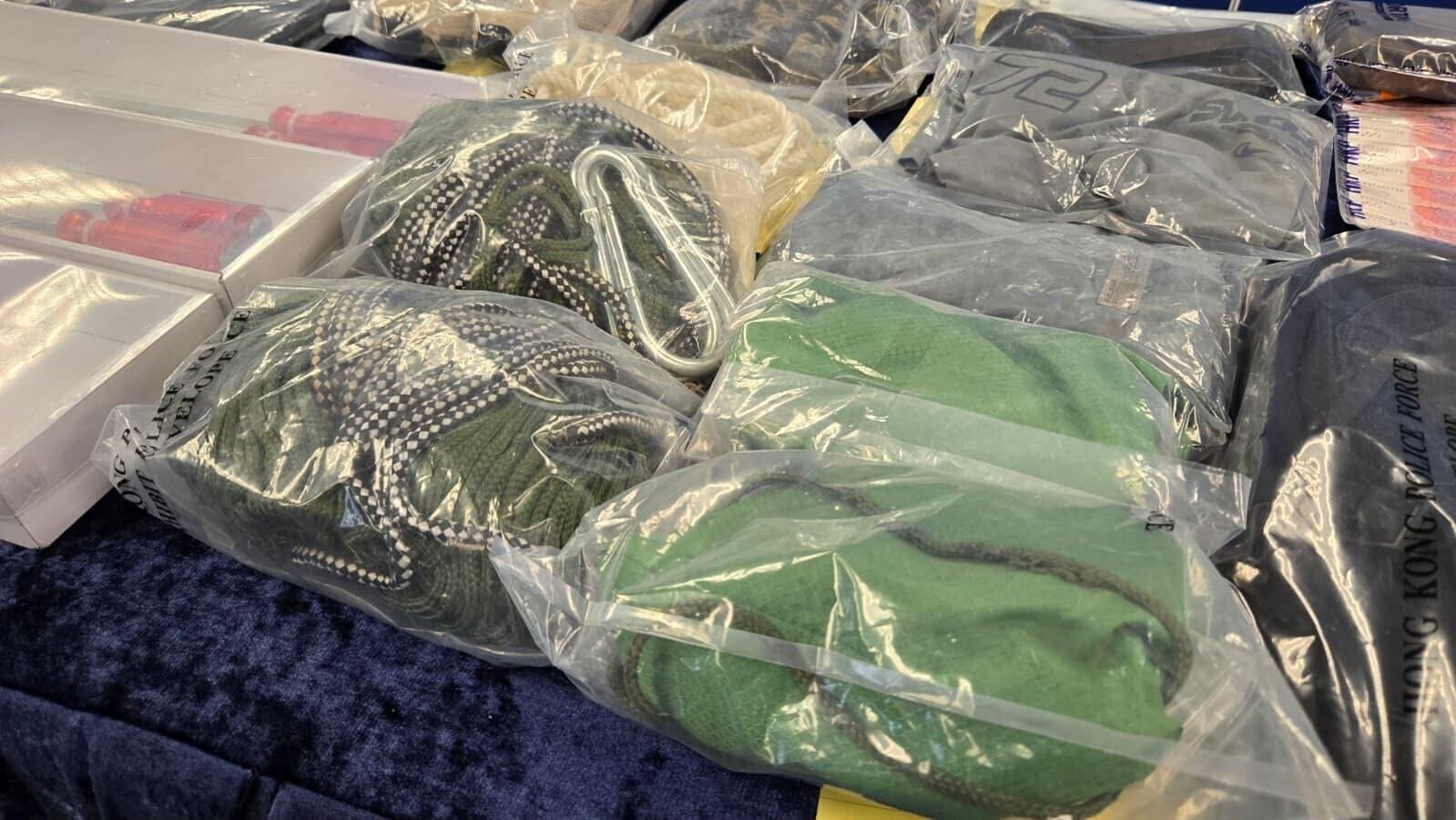 警方搗破一個爆竊集團,拘5男1女,涉嫌與多區的25宗爆竊案有關,損失總值超過369萬元。