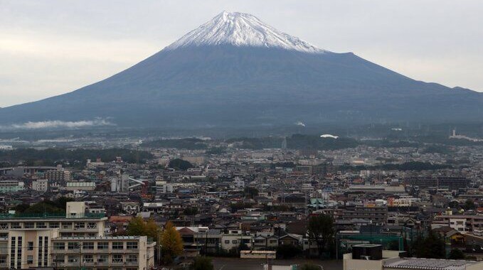 富士山初冠雪