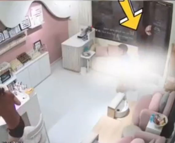 越南露體狂闖美甲店自慰後速逃 赤腳女顧客誤踩精液(有片)