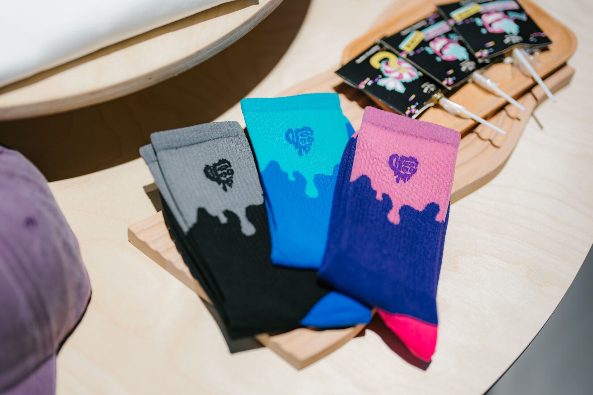 24 Souvenir Pukestockings
