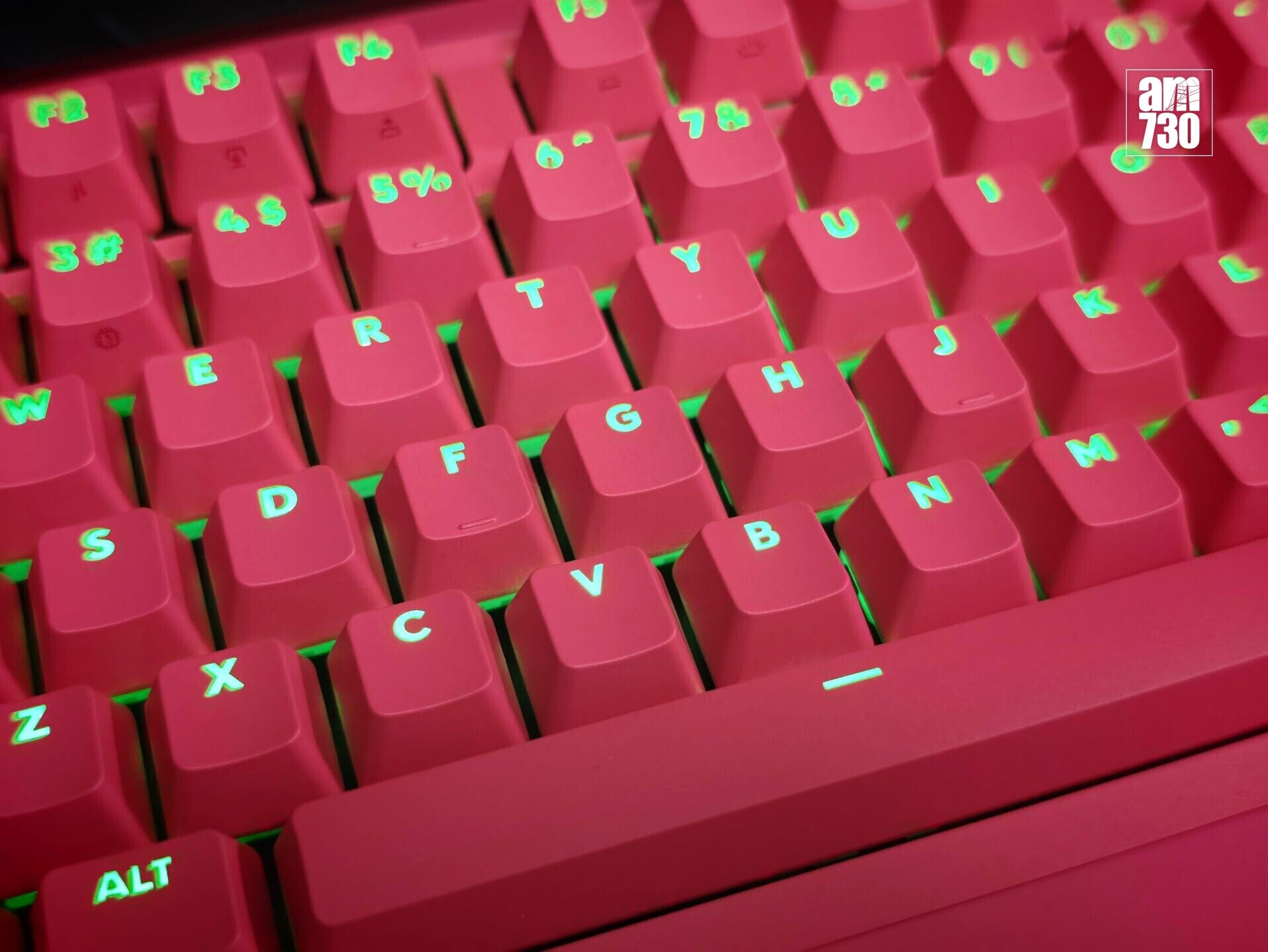 Logitech G PRO X2 RAPID電競鍵盤燈效可在G HUB中調校。