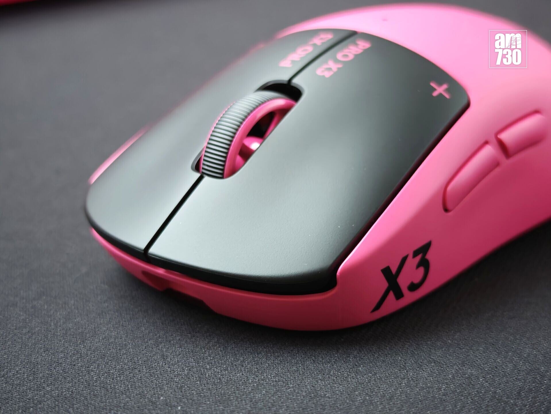 Logitech G PRO X3 SUPERSTRIKE電競滑鼠沿用X2設計。