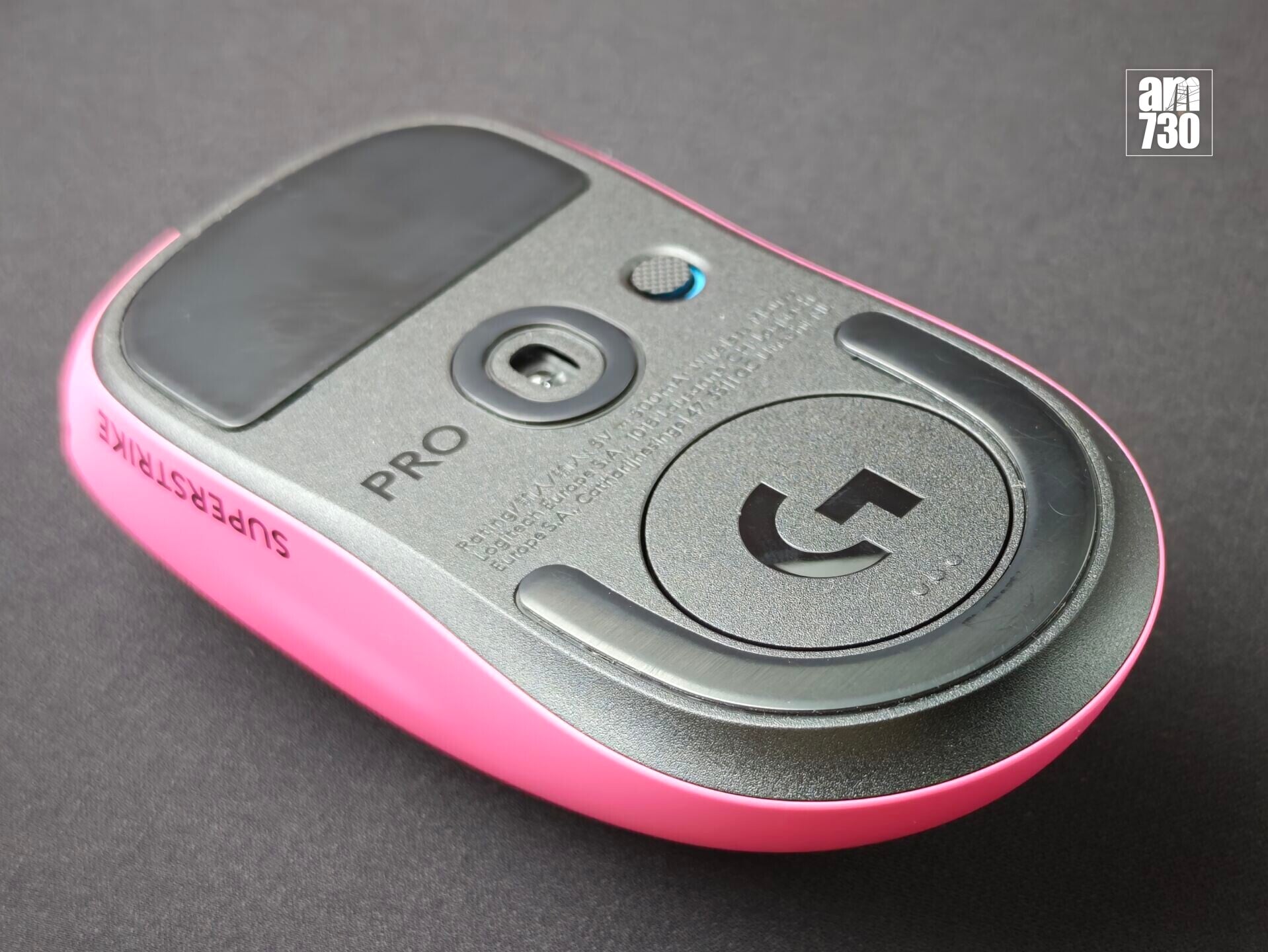 Logitech G PRO X3 SUPERSTRIKE電競滑鼠內置HERO 2感應器。