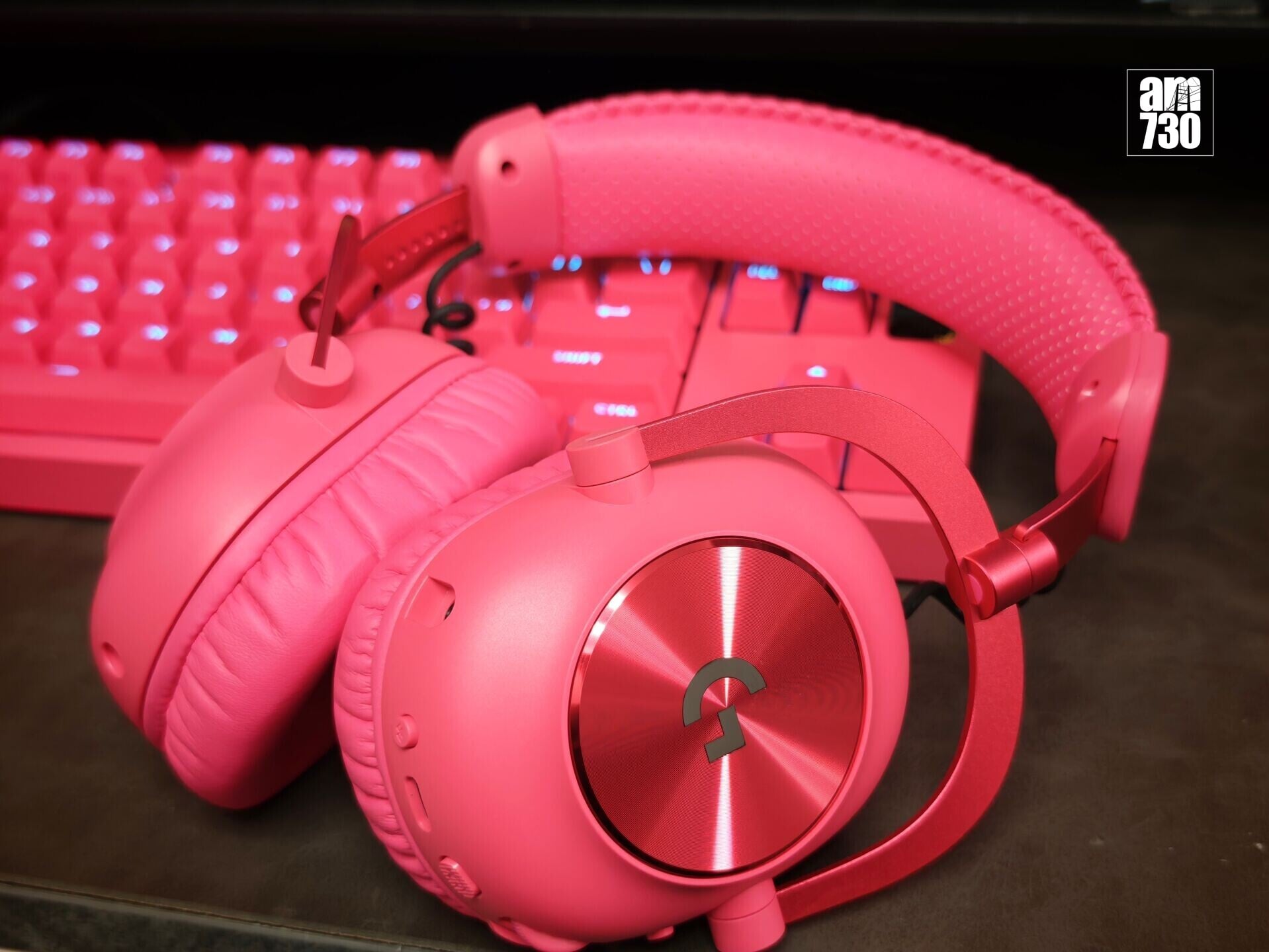 Logitech G PRO X3 LIGHTSPEED電競耳機設計近似上代。