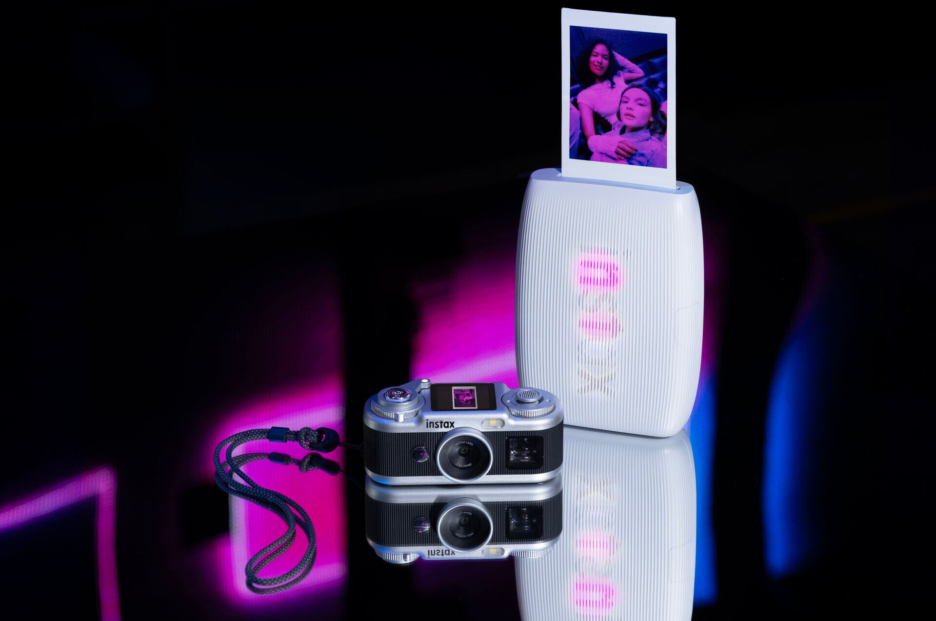 FUJIFILM instax Pal 2可連接相機或打印機印出實體相片。