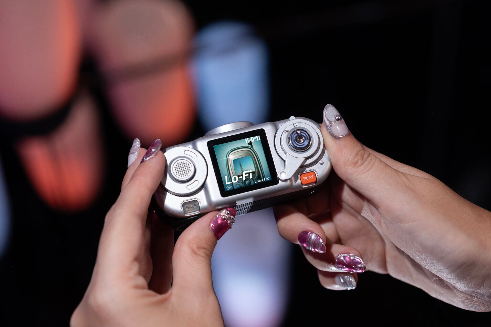 FUJIFILM instax Pal 2內置30多種濾鏡效果。