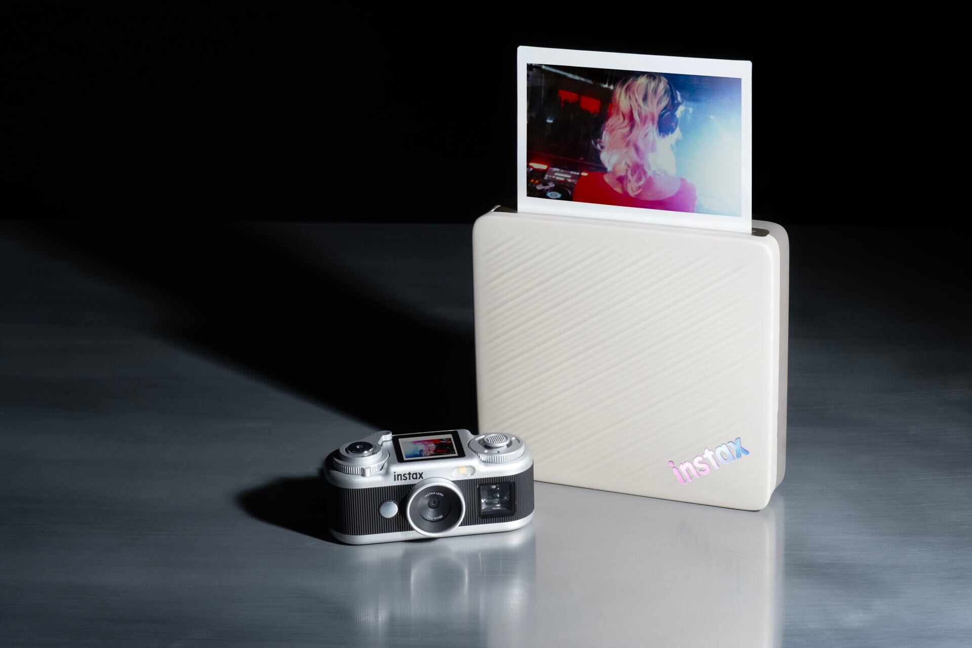 FUJIFILM instax Link WIDE 2打印機主打寬幅相紙列印。