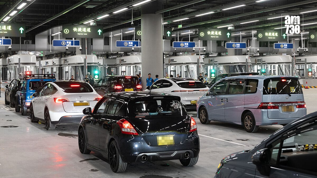 就網上流傳粵港常額車輛可全日經皇崗過關，政府澄清屬於不實信息。(資料圖片／蘇文傑攝)