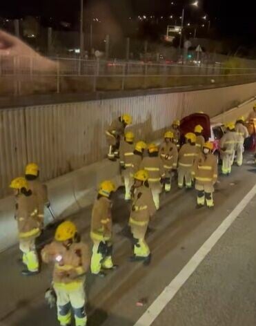 消防及警方正處理意外現場。(FB/車cam L(香港群組))