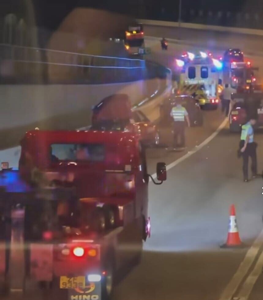 消防及警方正處理意外現場。(FB/車cam L(香港群組))