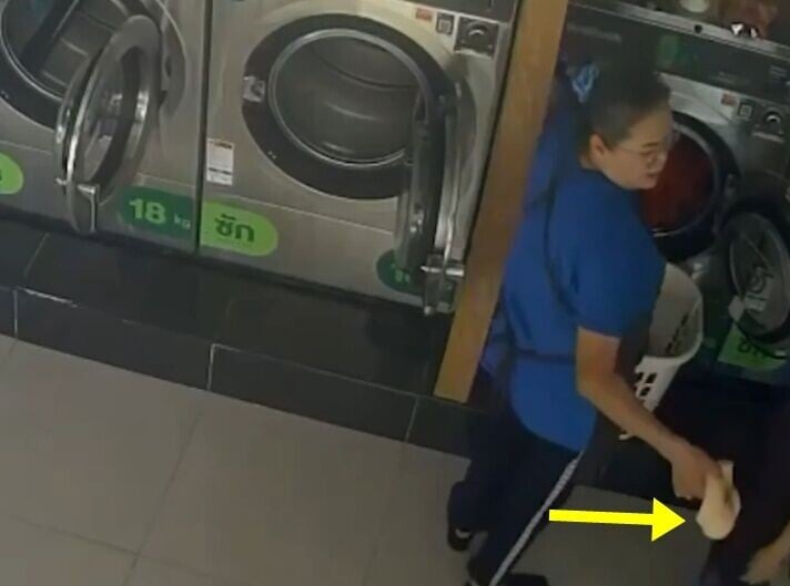 自助洗衣店的店員發現僧侶袈裟混著一件外型明顯的成人用品。(X)