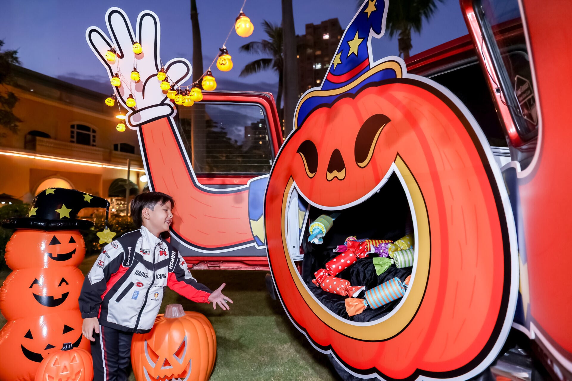 「Truck or Treat 搞鬼糖果車隊」:多部經典越野車換上萬聖節佈置 變身搞鬼糖果車隊基地3