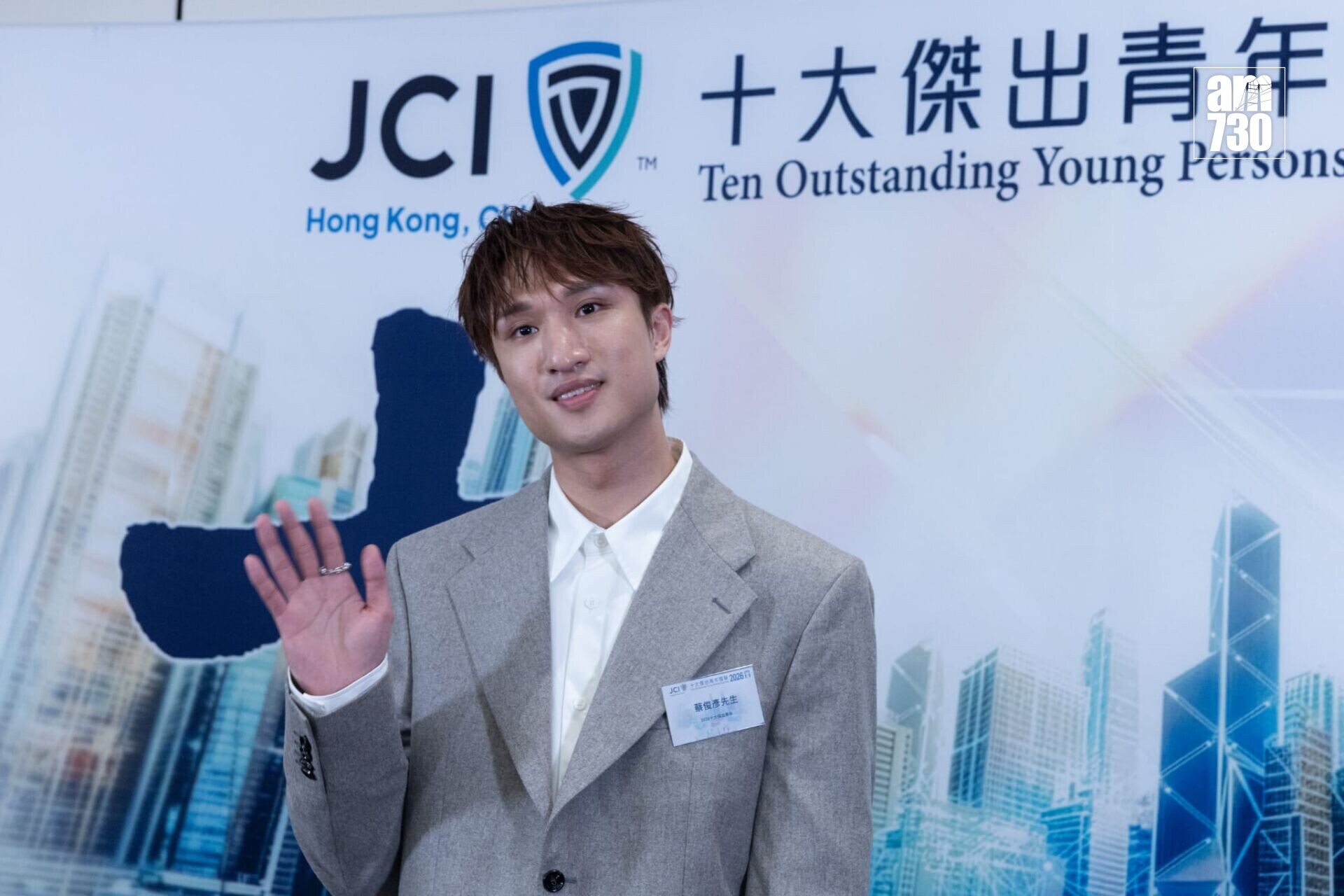 蔡俊彥指樂觀靠後天的練習與習慣累積而成。(蘇文傑攝)