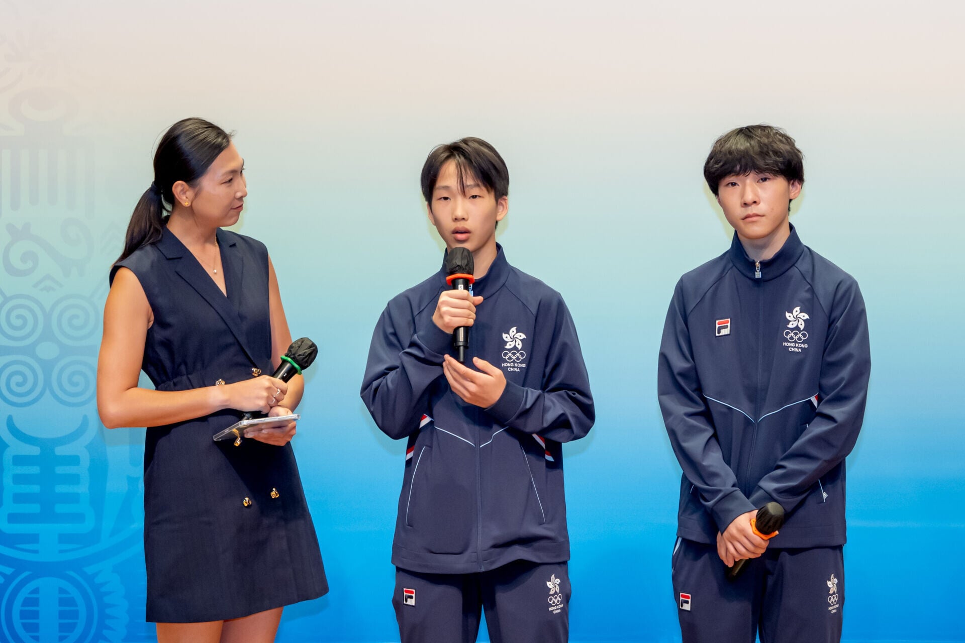 達卡青奧|香港派出15名運動員,分別出戰田徑、羽毛球、拳擊、單車、霹靂舞、劍擊、賽艇、游泳、乒乓球、三項鐵人、滑浪風帆以及武術,共12個項目(照片由港協暨奧委會提供)