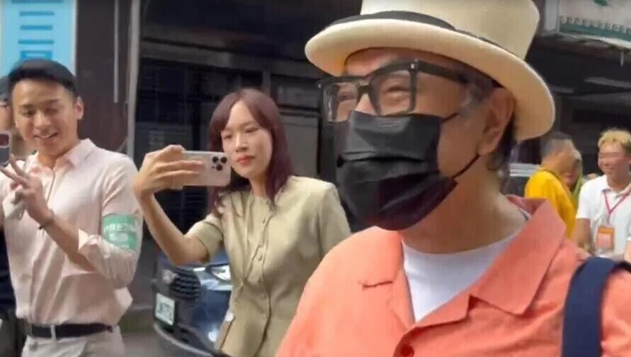 蔡康永現身民進黨台北市長參選人沈伯洋的競選總部成立大會(中天新聞)