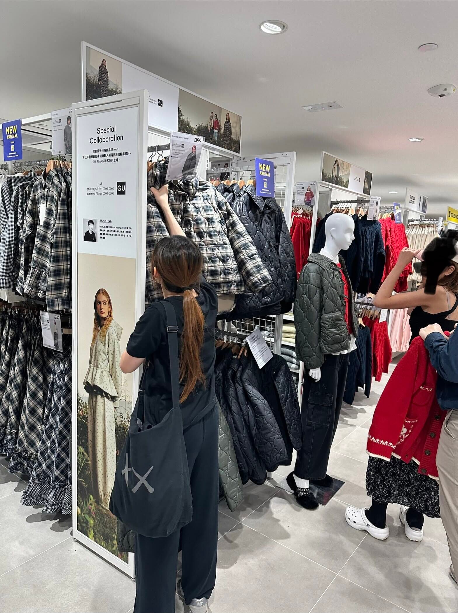 日本服飾品牌GU近日推出一款主打英倫復古風的格紋夾層外套,因其配色與格紋圖案與本港公立醫院的深色格仔病人服近乎如出一轍,在社交平台掀起討論,惹來網民抽水。(Threads)