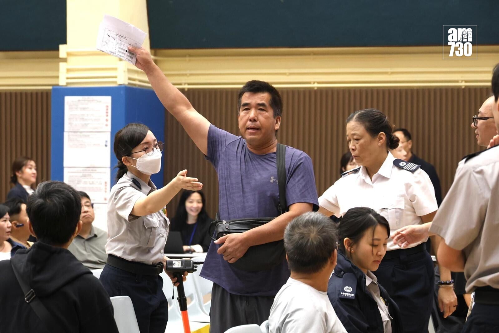 維園年宵市場攤位的競投一連三天舉行,今年年宵共設400個攤位。(周令知攝)
