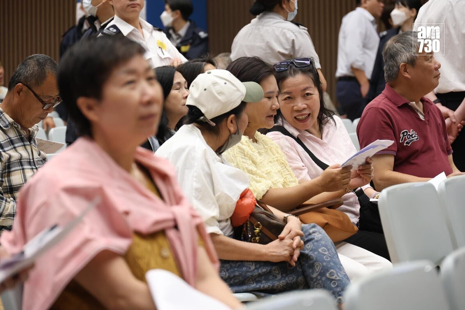 維園年宵市場攤位的競投一連三天舉行,今年年宵共設400個攤位。(周令知攝)