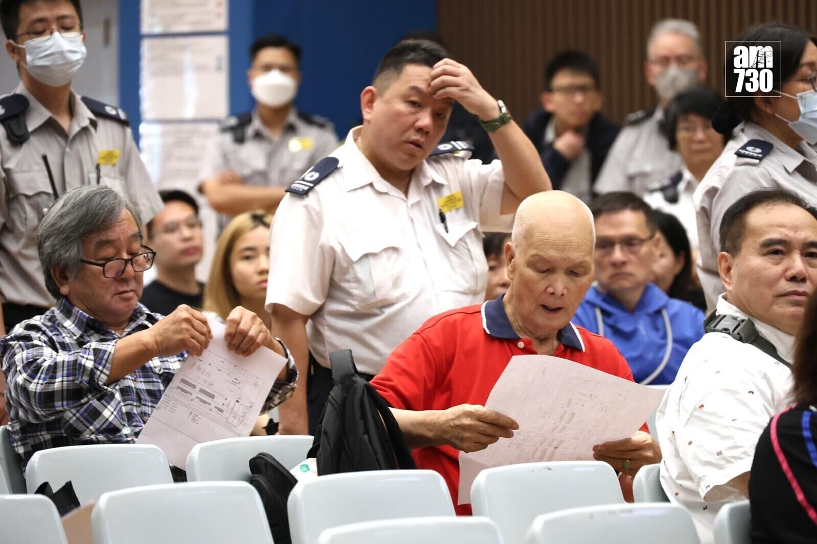 維園年宵市場攤位的競投一連三天舉行,今年年宵共設400個攤位。(周令知攝)