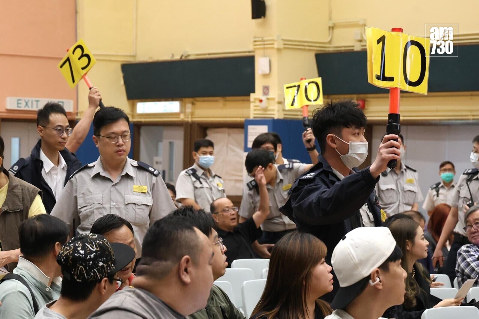 維園年宵市場攤位的競投一連三天舉行,今年年宵共設400個攤位。(周令知攝)
