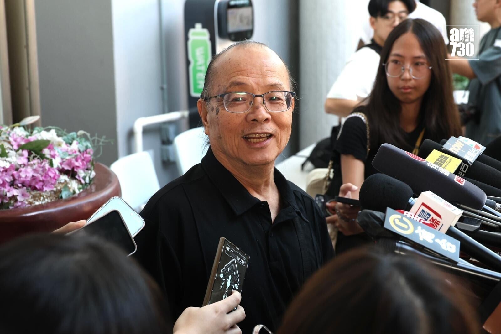 陳先生表示,參與維園年宵猶如「戰死沙場」。(周令知攝)