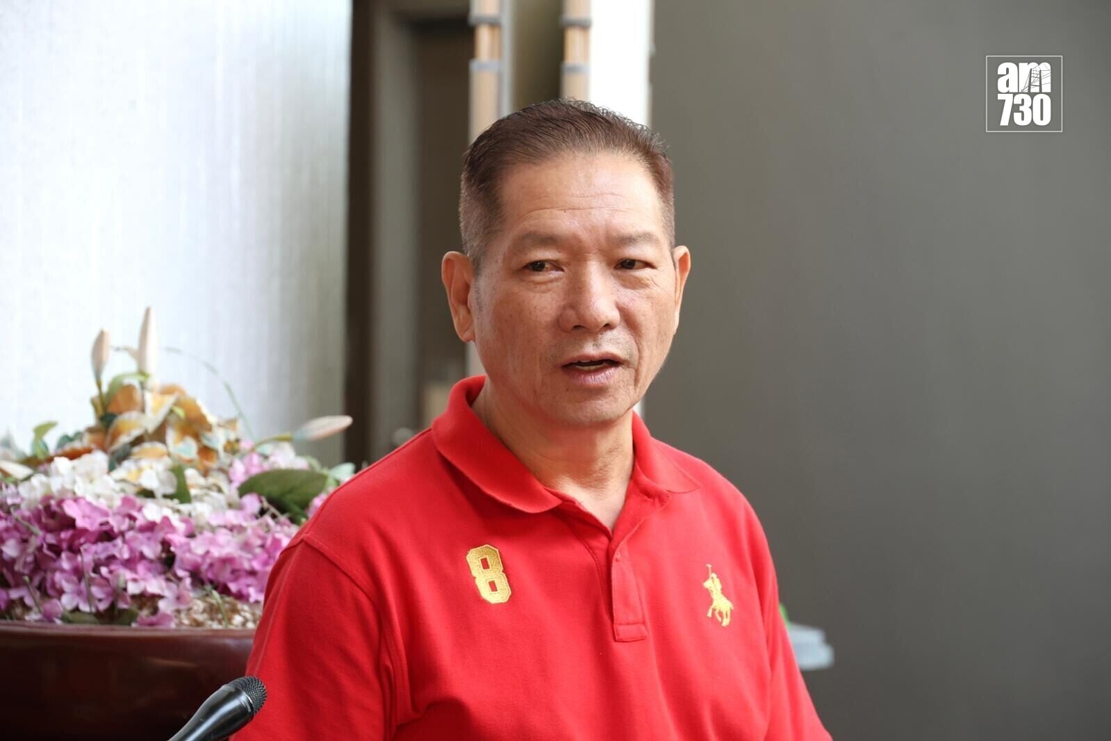 蘭花大王楊小龍表示,交投淡靜,租金從未試過咁抵。(周令知攝)