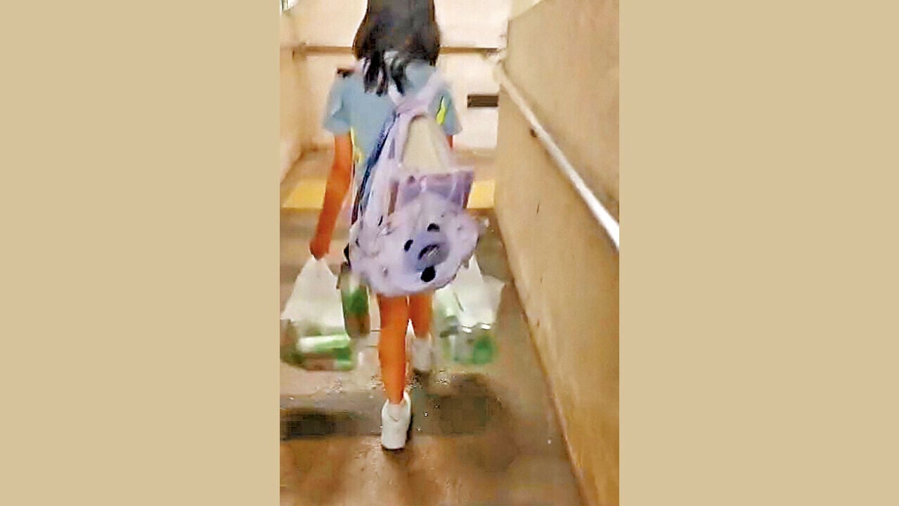 屯門女童獨力提啤酒惹議 父母涉虐兒被捕