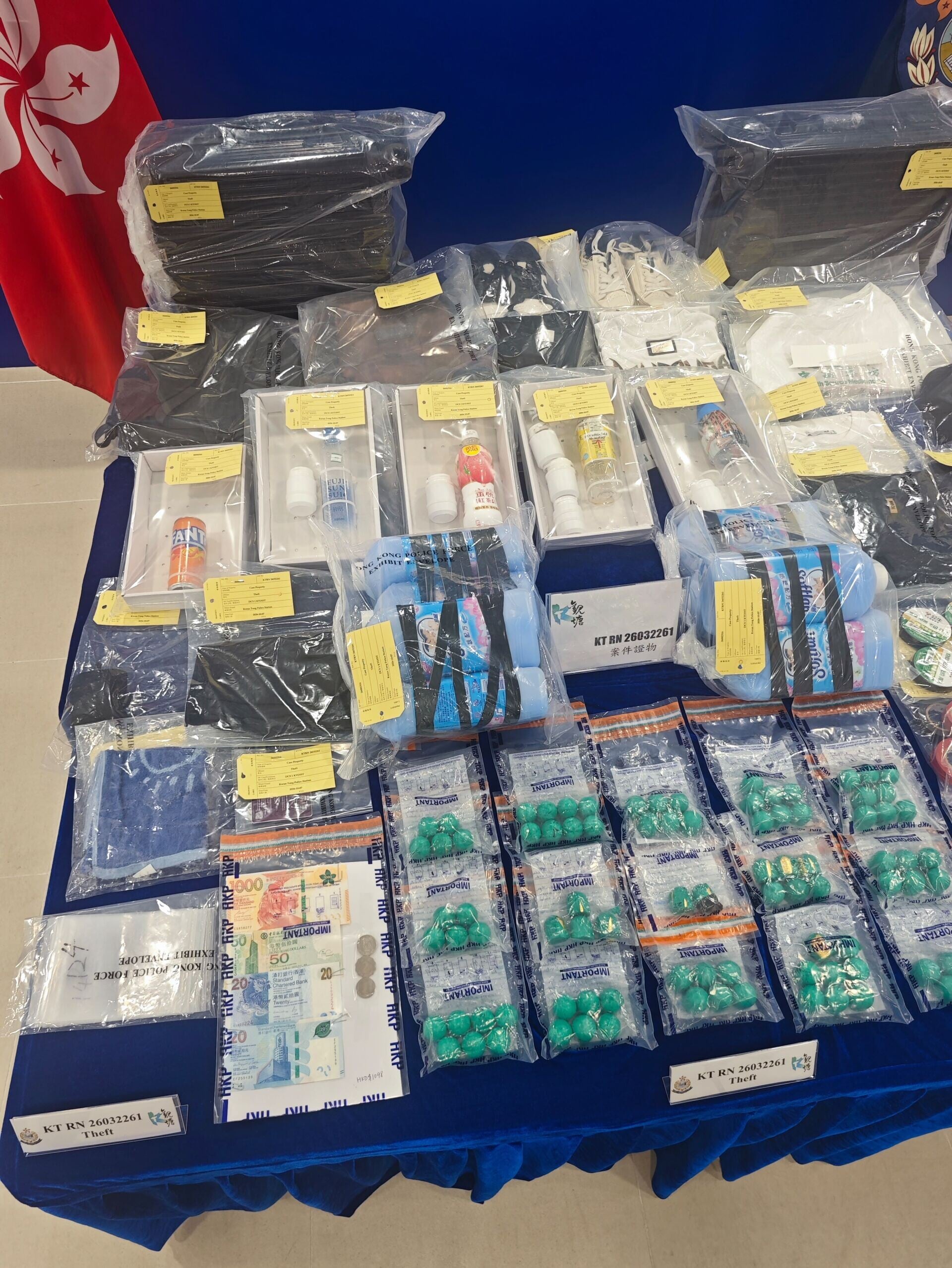 觀塘內地男3000萬元金粒變8支柔順劑,警起回贓物拘兩賊。