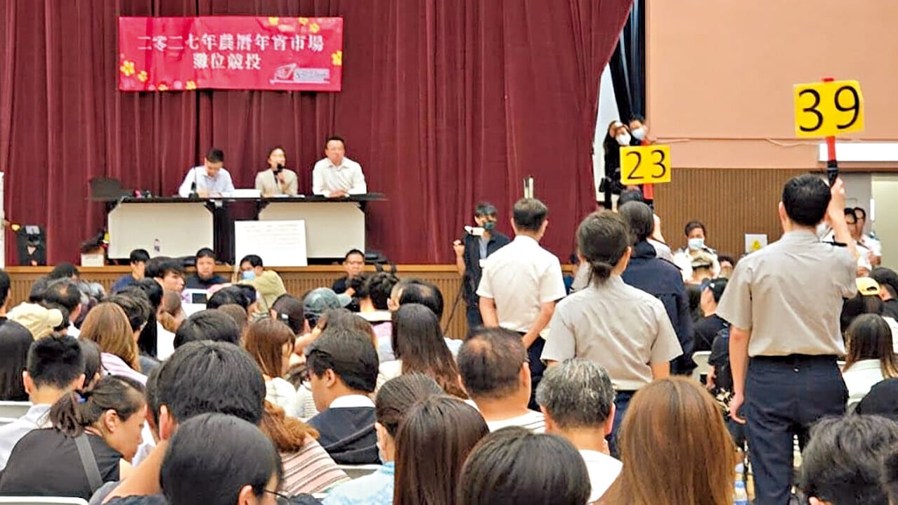 維園年宵乾貨攤檔競投激烈。(李朗僑攝)