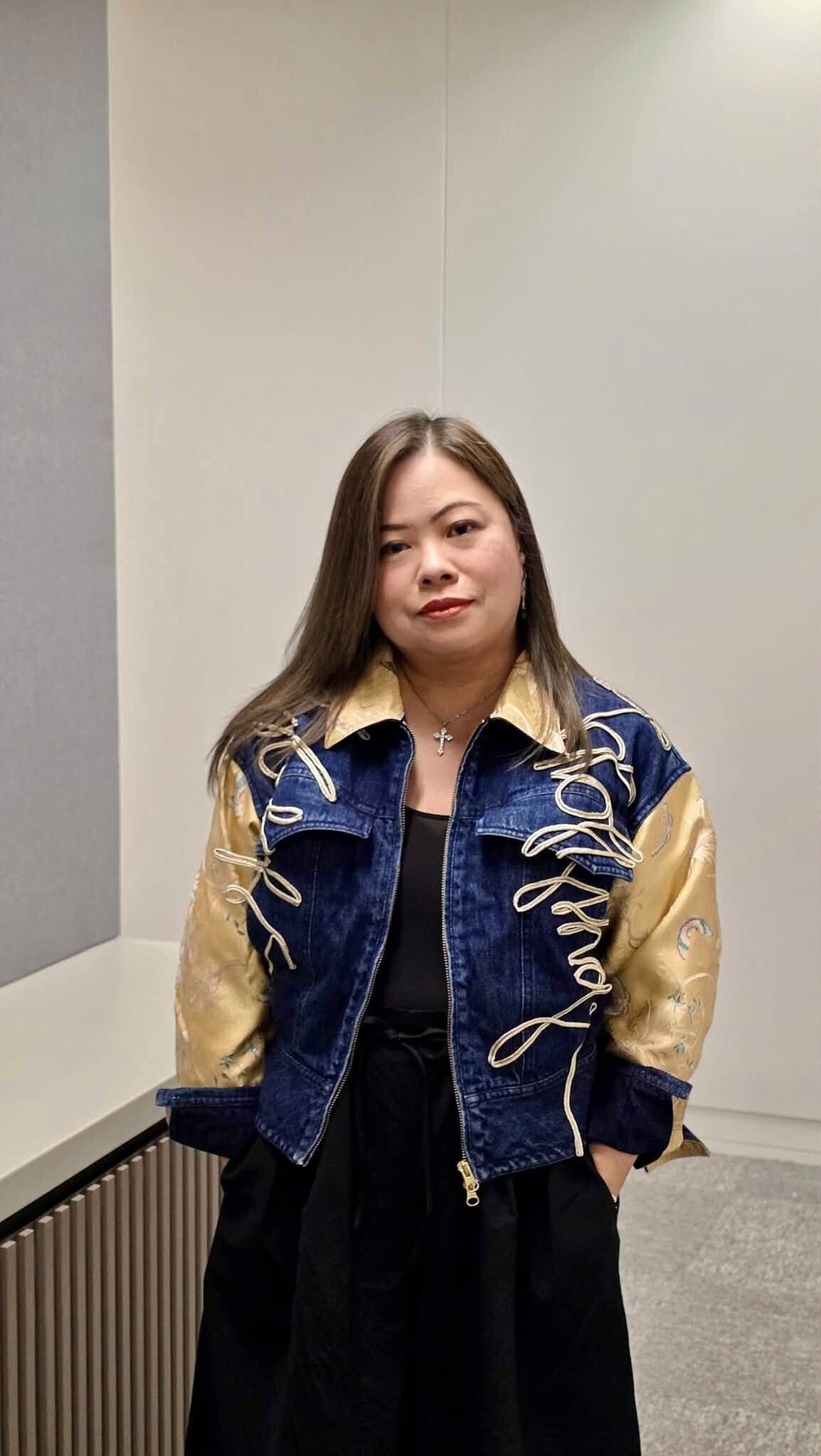 羅淑佩「代言」Wear's HK時裝,稱自己近期積極支持本地年輕時裝設計師,多次身穿他們設計的品牌服飾出席各項活動及接受電視訪問。(羅淑佩FB)
