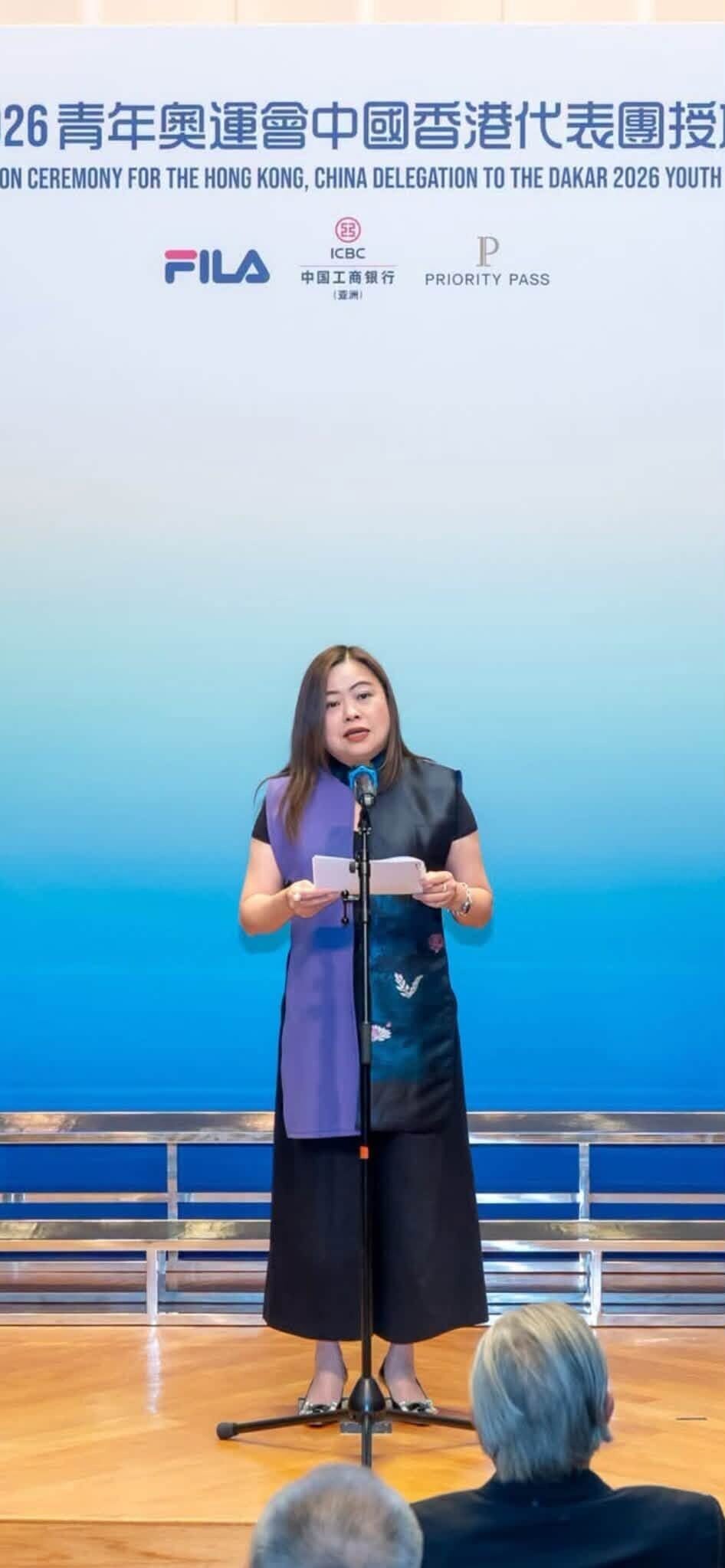 羅淑佩「代言」Wear's HK時裝,稱自己近期積極支持本地年輕時裝設計師,多次身穿他們設計的品牌服飾出席各項活動及接受電視訪問。(羅淑佩FB)