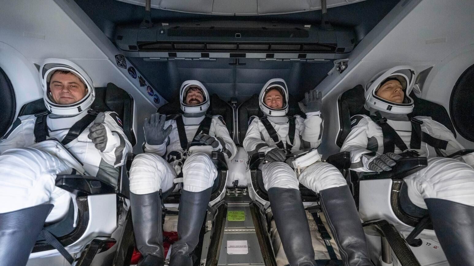 美國、法國及俄羅斯共4名太空人結束長達8個月的國際太空站任務，返回地球。（圖／美聯社）
