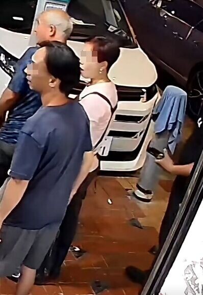 「排骨仔」突然入鏡,以溫和態度向各人勸交。(FB/車cam L(香港群組))