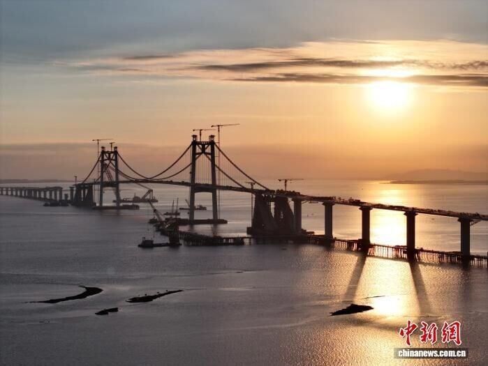 廈金大橋(廈門段)是連接廈門島與周邊交通的重要建設(中新網)