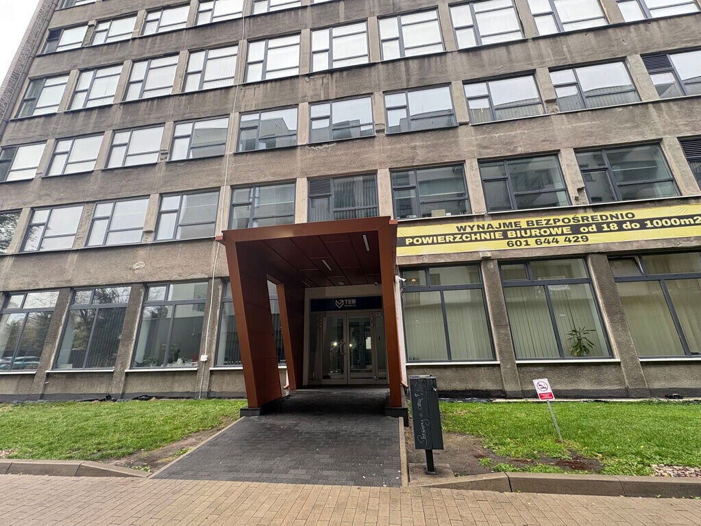 波蘭首都華沙一間教育機構發生校園持刀傷人事件,一名21歲女子被捕(AP)