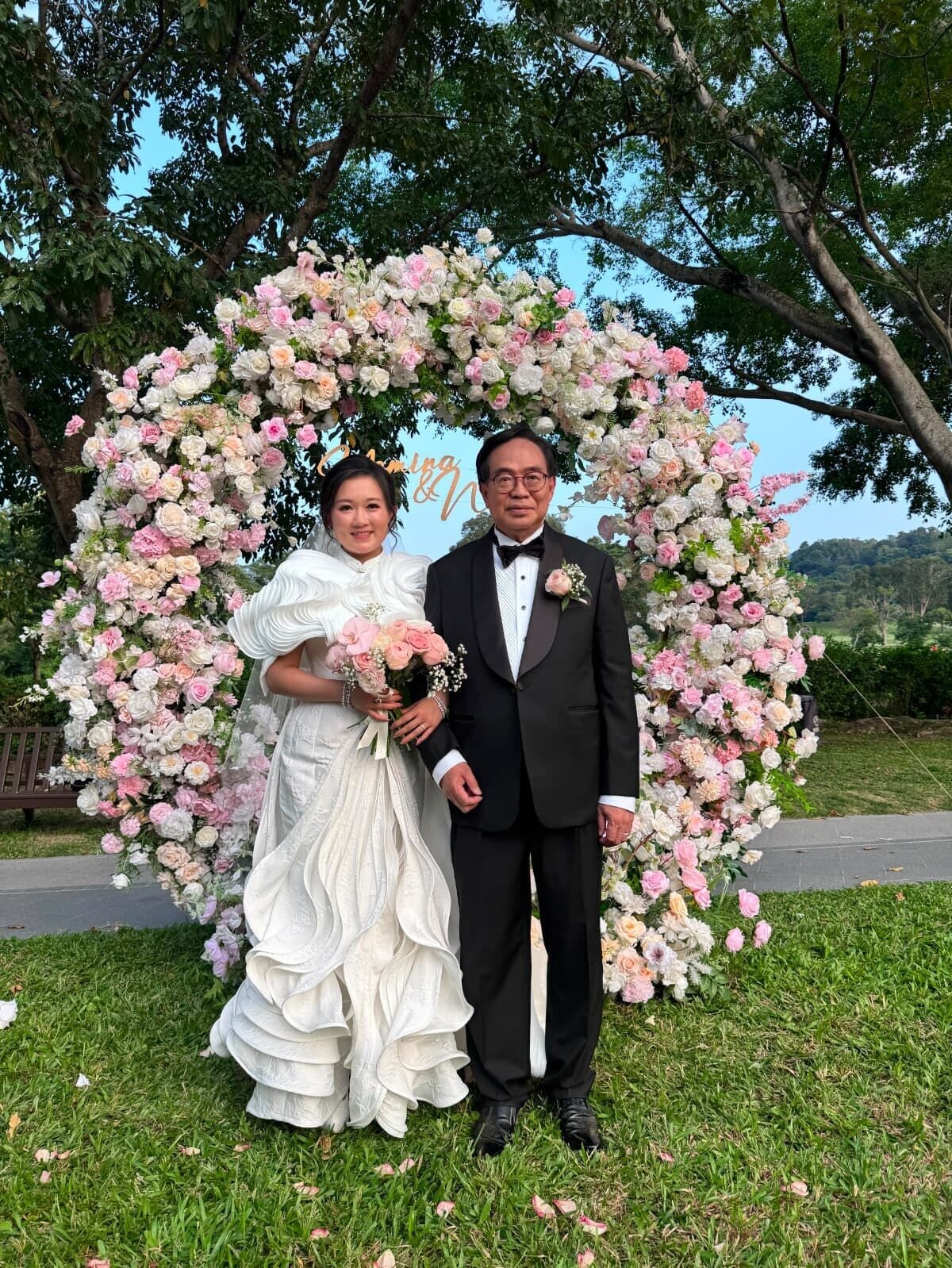 兩人在上水馬會雙魚河會所舉行婚宴。