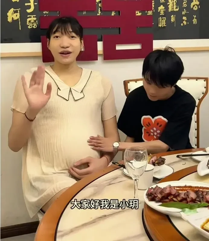 兩人於2025年誕下小孩
